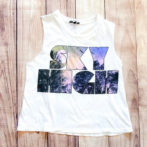 Graphic Print Tank Top 'Sky High' - Picture 6 of 9